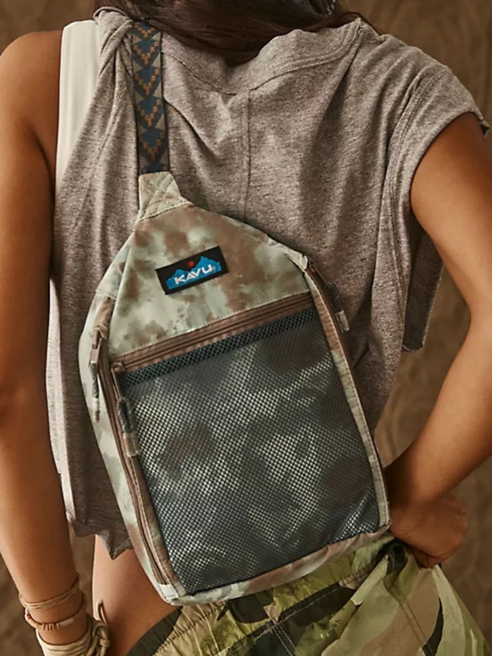 NWT Kavu Floral Sling Backpack in Gray with Green yoho sling in greenhouse